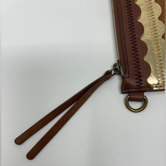 Relic Women’s Takeaway Scalloped Clutch in Great Condition - Picture 11 of 12